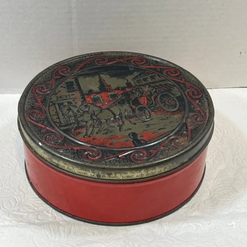 VTG Fruit Cake Metal Tin Embossed Cover/Couple in Horse Carriage Round